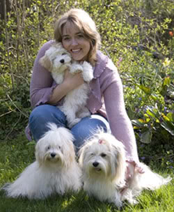 Anne Mette med sine elskede hunde
